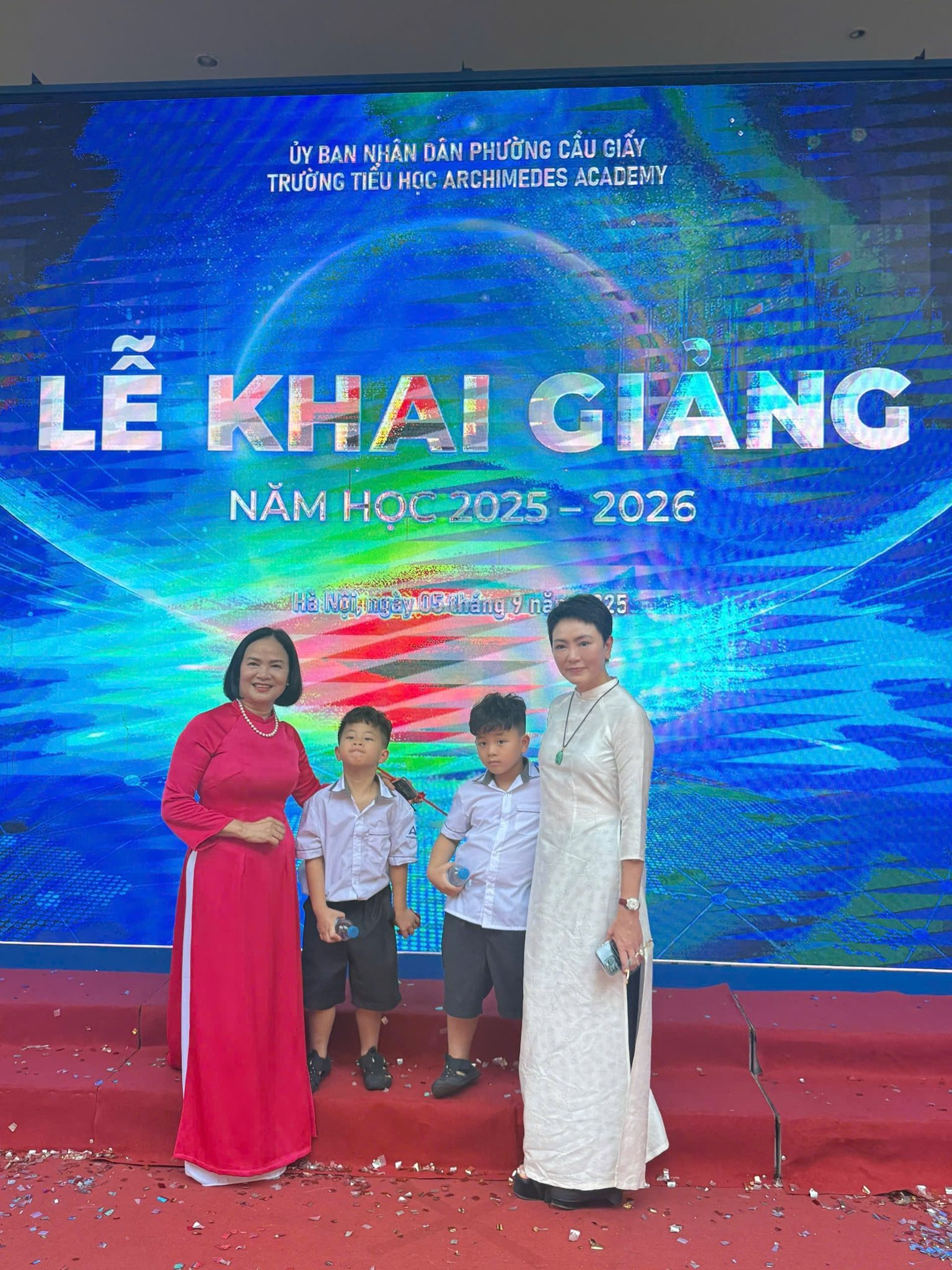 Xả vai bà ngoại, cô Văn Thùy Dương Xả vai bà ngoại, cô Văn Thùy Dương