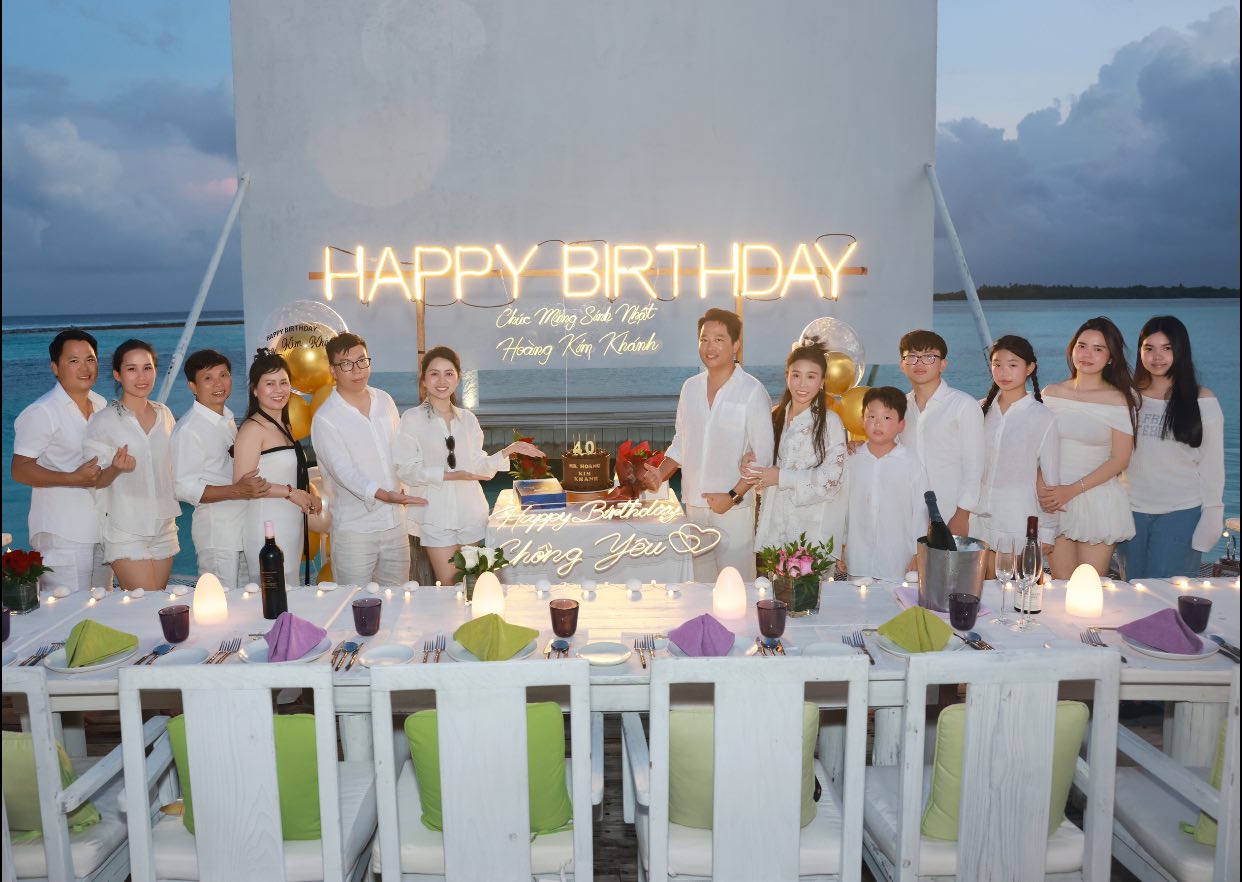 Sinh nhật tiền tỷ ở Maldives và bí mật hôn nhân của vợ chồng "bà trùm" ngành thẩm mỹ- Ảnh 1. Sinh nhật tiền tỷ ở Maldives và bí mật hôn nhân của vợ chồng "bà trùm" ngành thẩm mỹ- Ảnh 1.