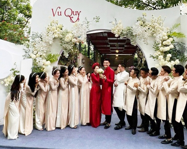 3 cuộc hôn nhân bí ẩn nhất Vbiz: "Nam thần màn ảnh" cưới vợ hào môn không ai hay, sốc nhất đôi tan vỡ vẫn chưa lộ mặt- Ảnh 1. 3 cuộc hôn nhân bí ẩn nhất Vbiz: "Nam thần màn ảnh" cưới vợ hào môn không ai hay, sốc nhất đôi tan vỡ vẫn chưa lộ mặt- Ảnh 1.