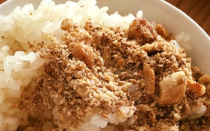 Mỗi ngày 1 thìa hạt này để chống lão hóa, 2 thìa bổ sung canxi: Phụ nữ dùng đều thì khỏi lo loãng xương, già nua