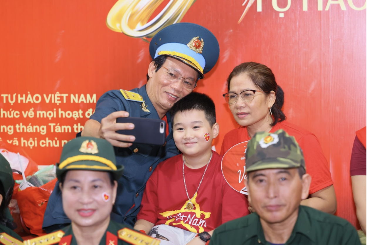 Đại lễ khép lại, một hành trình mới mở ra: Yêu nước từ những điều lặng thầm nhỏ bé - Ảnh 3. Đại lễ khép lại, một hành trình mới mở ra: Yêu nước từ những điều lặng thầm nhỏ bé - Ảnh 3.