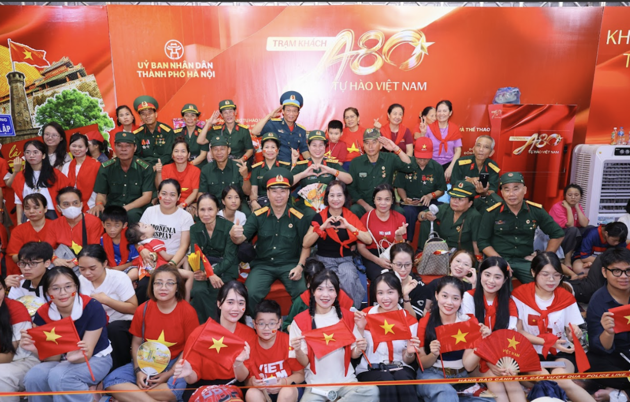 Đại lễ khép lại, một hành trình mới mở ra: Yêu nước từ những điều lặng thầm nhỏ bé - Ảnh 2. Đại lễ khép lại, một hành trình mới mở ra: Yêu nước từ những điều lặng thầm nhỏ bé - Ảnh 2.