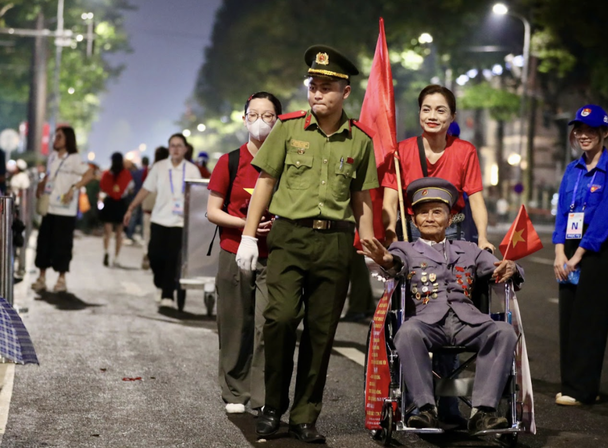 Đại lễ khép lại, một hành trình mới mở ra: Yêu nước từ những điều lặng thầm nhỏ bé - Ảnh 6. Đại lễ khép lại, một hành trình mới mở ra: Yêu nước từ những điều lặng thầm nhỏ bé - Ảnh 6.