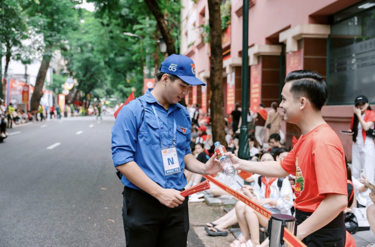 Đại lễ khép lại, một hành trình mới mở ra: Yêu nước từ những điều lặng thầm nhỏ bé - Ảnh 12. Đại lễ khép lại, một hành trình mới mở ra: Yêu nước từ những điều lặng thầm nhỏ bé - Ảnh 12.