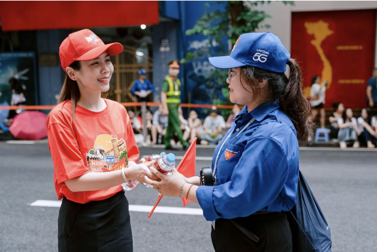 Đại lễ khép lại, một hành trình mới mở ra: Yêu nước từ những điều lặng thầm nhỏ bé - Ảnh 13. Đại lễ khép lại, một hành trình mới mở ra: Yêu nước từ những điều lặng thầm nhỏ bé - Ảnh 13.