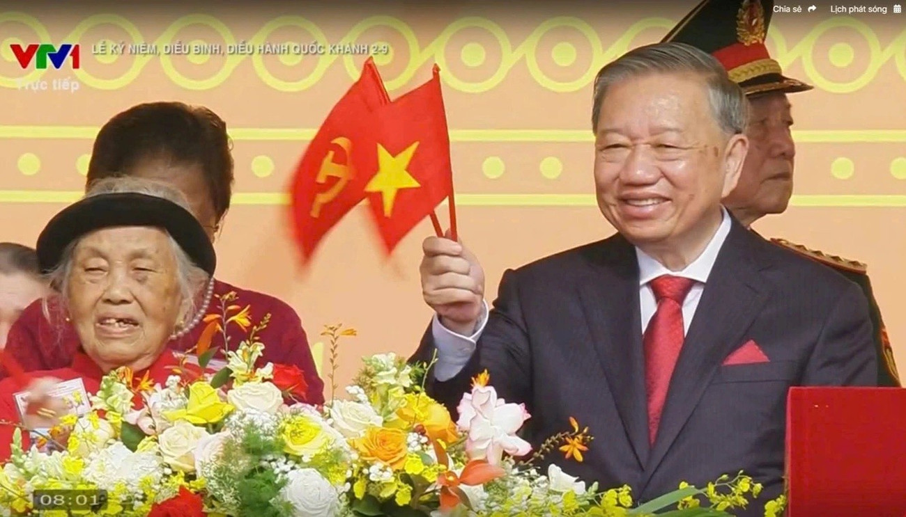 Chia sẻ của Mẹ Việt Nam Anh hùng ngồi cạnh Tổng Bí thư Tô Lâm trong lễ diễu binh - Ảnh 2. Chia sẻ của Mẹ Việt Nam Anh hùng ngồi cạnh Tổng Bí thư Tô Lâm trong lễ diễu binh - Ảnh 2.