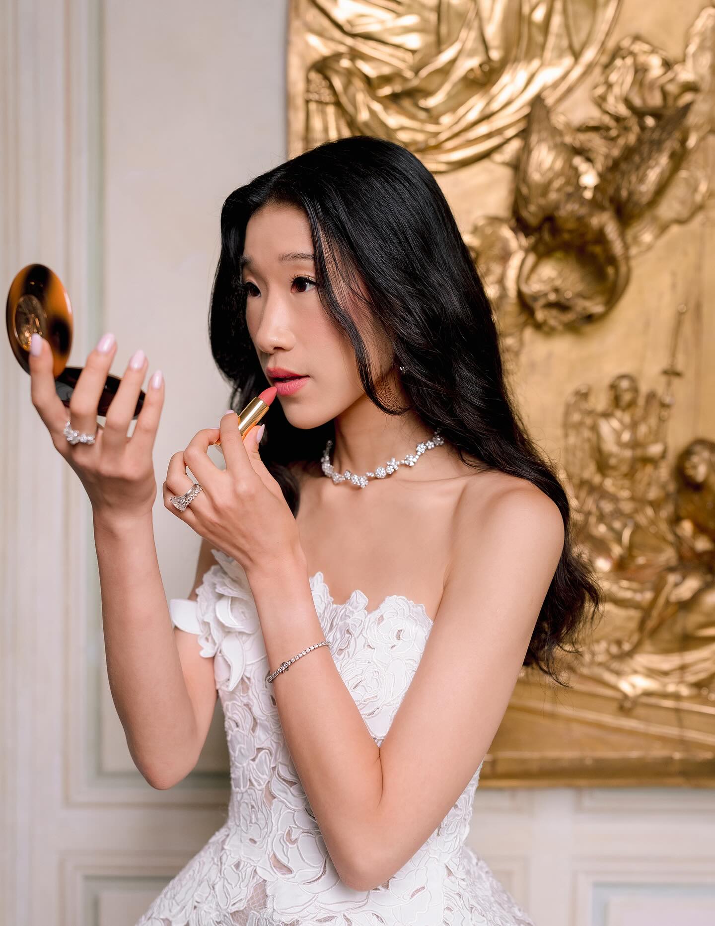 Đám cưới trăm tỷ của tiểu thư hot nhất TikTok lên thẳng Vogue: Dân tình hoài nghi mua bài- Ảnh 15. Đám cưới trăm tỷ của tiểu thư hot nhất TikTok lên thẳng Vogue: Dân tình hoài nghi mua bài- Ảnh 15.