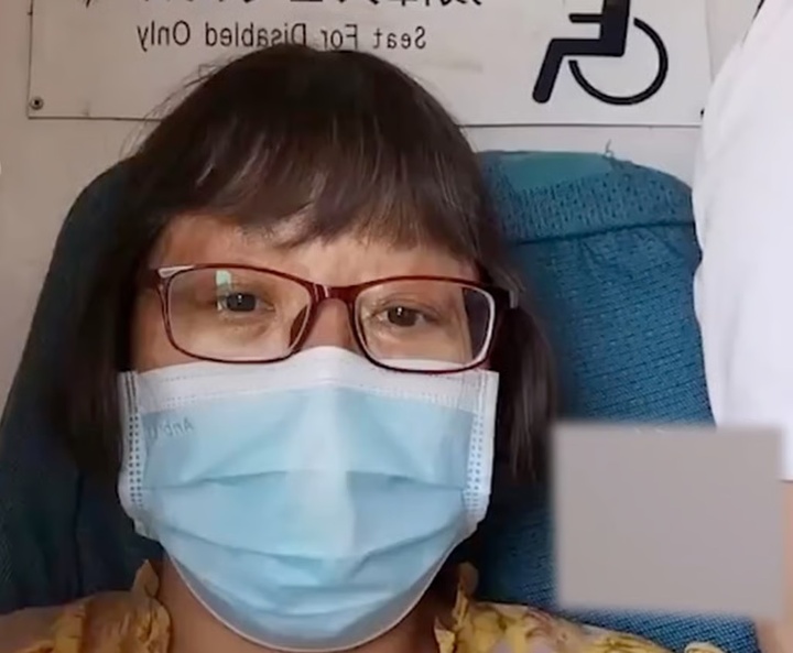 Học sách do con trai thi trượt để lại, người mẹ tàn tật 50 tuổi đỗ thạc sỹ luật - Ảnh 3. Học sách do con trai thi trượt để lại, người mẹ tàn tật 50 tuổi đỗ thạc sỹ luật - Ảnh 3.