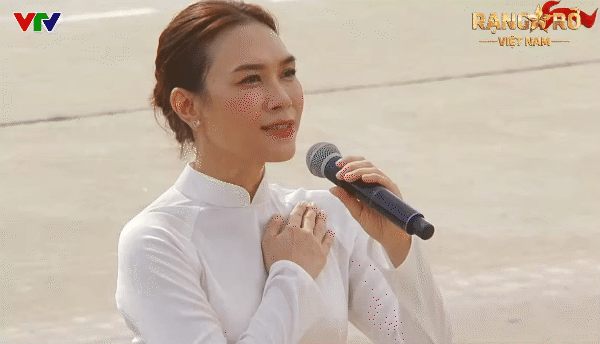 Trang Thông tin Chính phủ viết về hình ảnh để đời của Mỹ Tâm, chỉ 1 khoảnh khắc cho thấy sự tinh tế của BTC Đại lễ 2/9 - Ảnh 2. Trang Thông tin Chính phủ viết về hình ảnh để đời của Mỹ Tâm, chỉ 1 khoảnh khắc cho thấy sự tinh tế của BTC Đại lễ 2/9 - Ảnh 2.