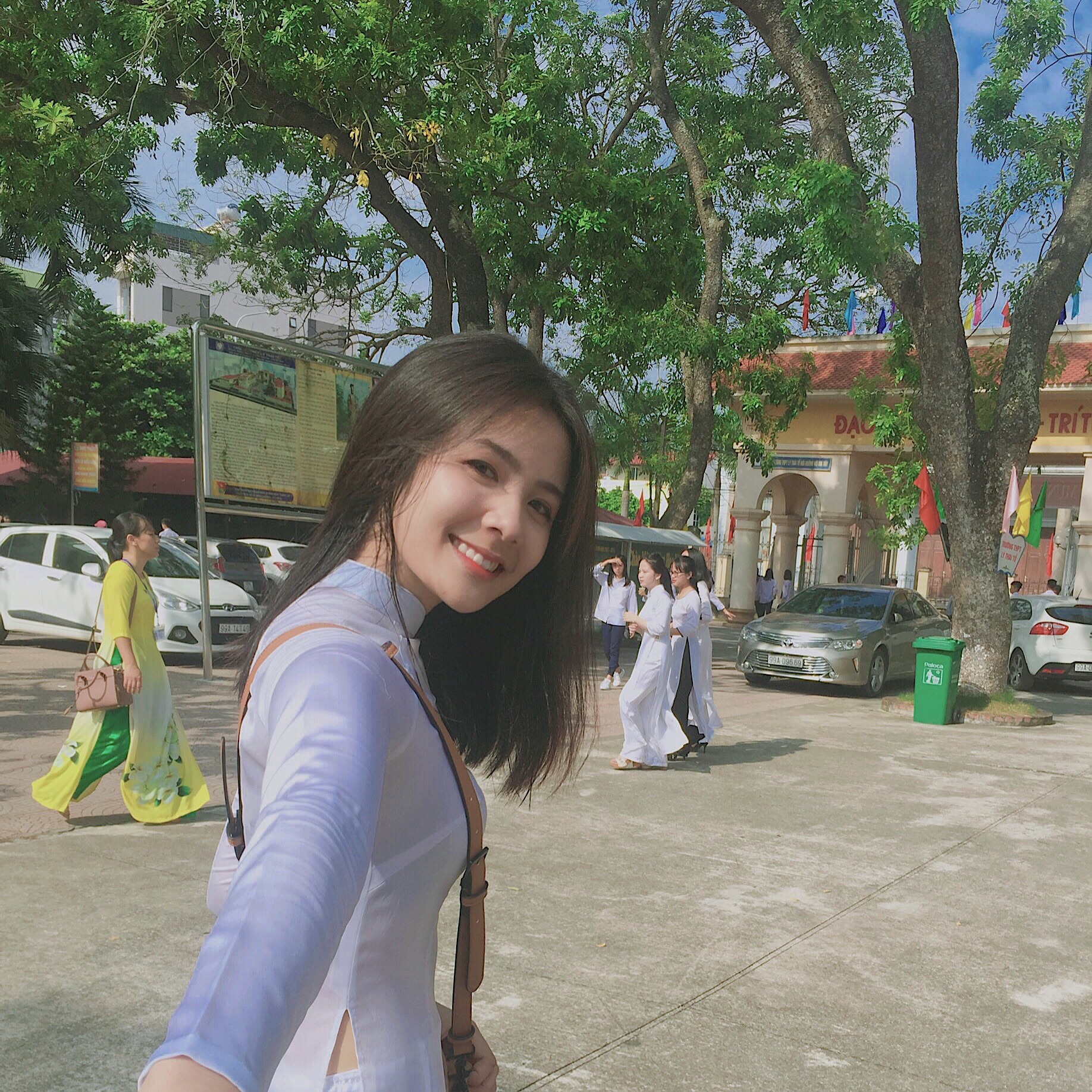 Ai còn nhớ dàn hot girl, hot boy từng một bước thành "hiện tượng mạng" nhờ loạt khoảnh khắc xuất thần trong ngày khai giảng này?- Ảnh 1. Ai còn nhớ dàn hot girl, hot boy từng một bước thành "hiện tượng mạng" nhờ loạt khoảnh khắc xuất thần trong ngày khai giảng này?- Ảnh 1.