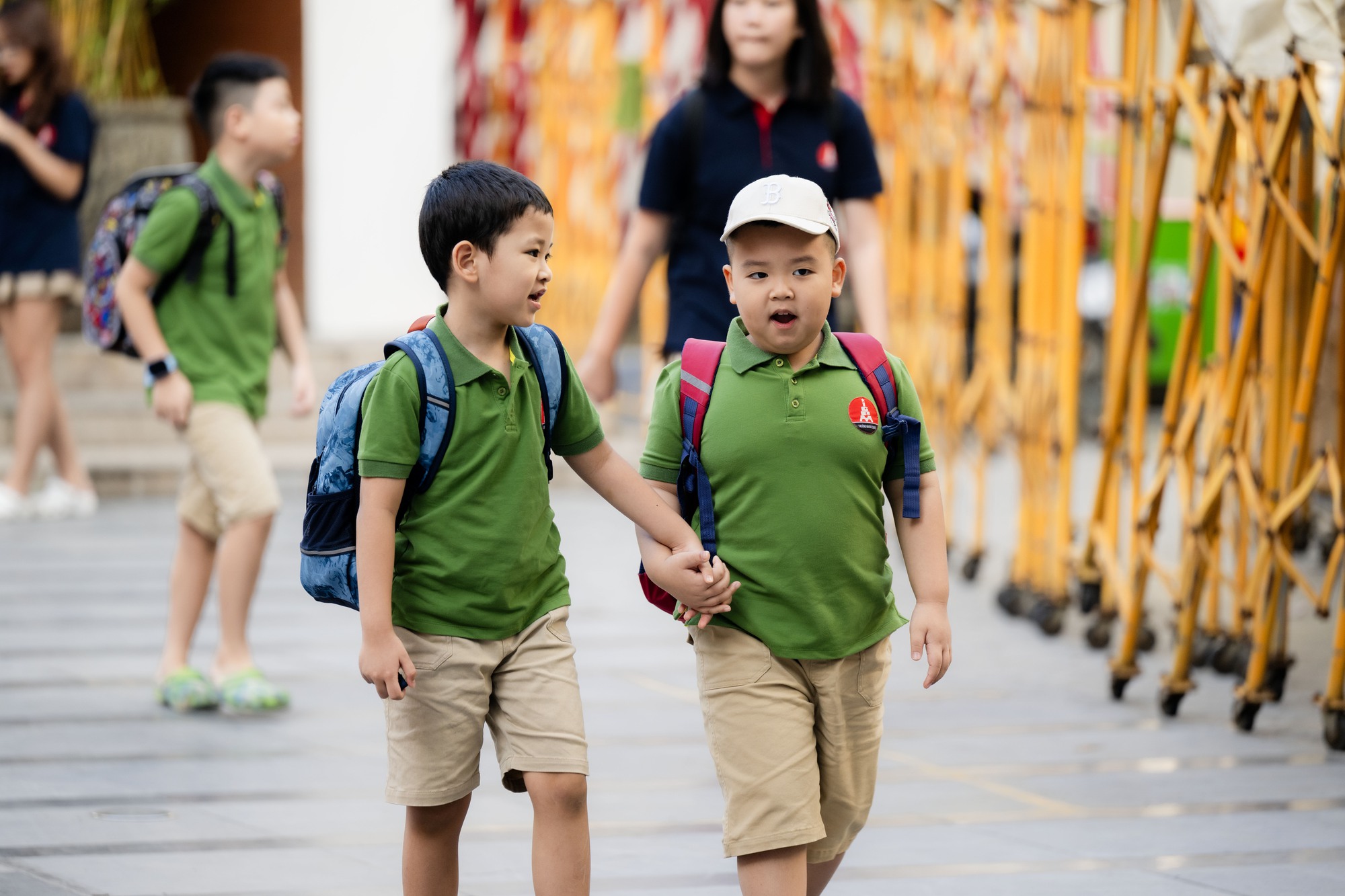 Spotlight lễ khai giảng 2025 thuộc về khối học sinh tiểu học: Combo khóc - cười - ngáp đủ hết!- Ảnh 2. Spotlight lễ khai giảng 2025 thuộc về khối học sinh tiểu học: Combo khóc - cười - ngáp đủ hết!- Ảnh 2.