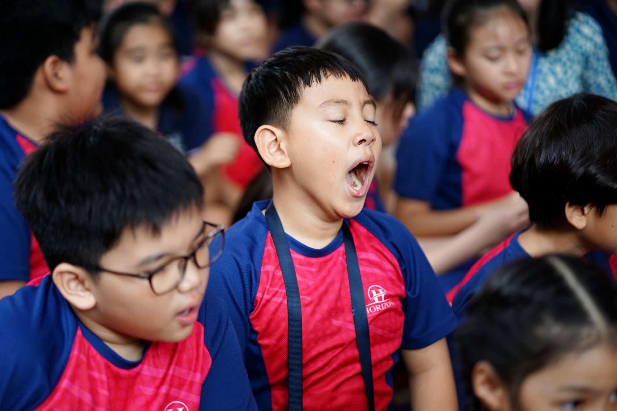 Spotlight lễ khai giảng 2025 thuộc về khối học sinh tiểu học: Combo khóc - cười - ngáp đủ hết!- Ảnh 22. Spotlight lễ khai giảng 2025 thuộc về khối học sinh tiểu học: Combo khóc - cười - ngáp đủ hết!- Ảnh 22.