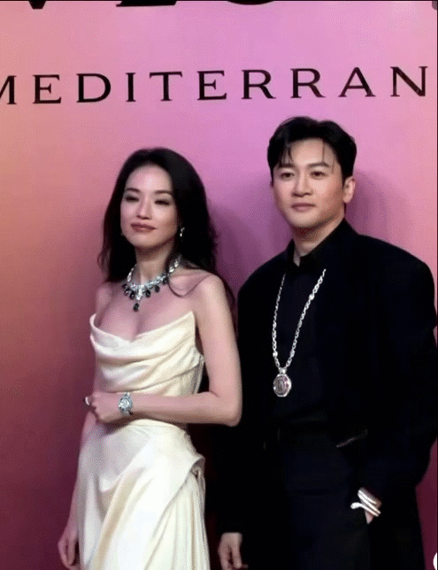 Cam thường trên phố lia trúng Thư Kỳ: Mọi thứ đều mờ trừ nhan sắc- Ảnh 7. Cam thường trên phố lia trúng Thư Kỳ: Mọi thứ đều mờ trừ nhan sắc- Ảnh 7.