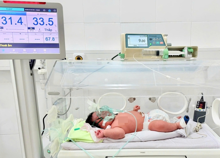 Bé trai chào đời nặng 6,2 kg - Ảnh 1. Bé trai chào đời nặng 6,2 kg - Ảnh 1.