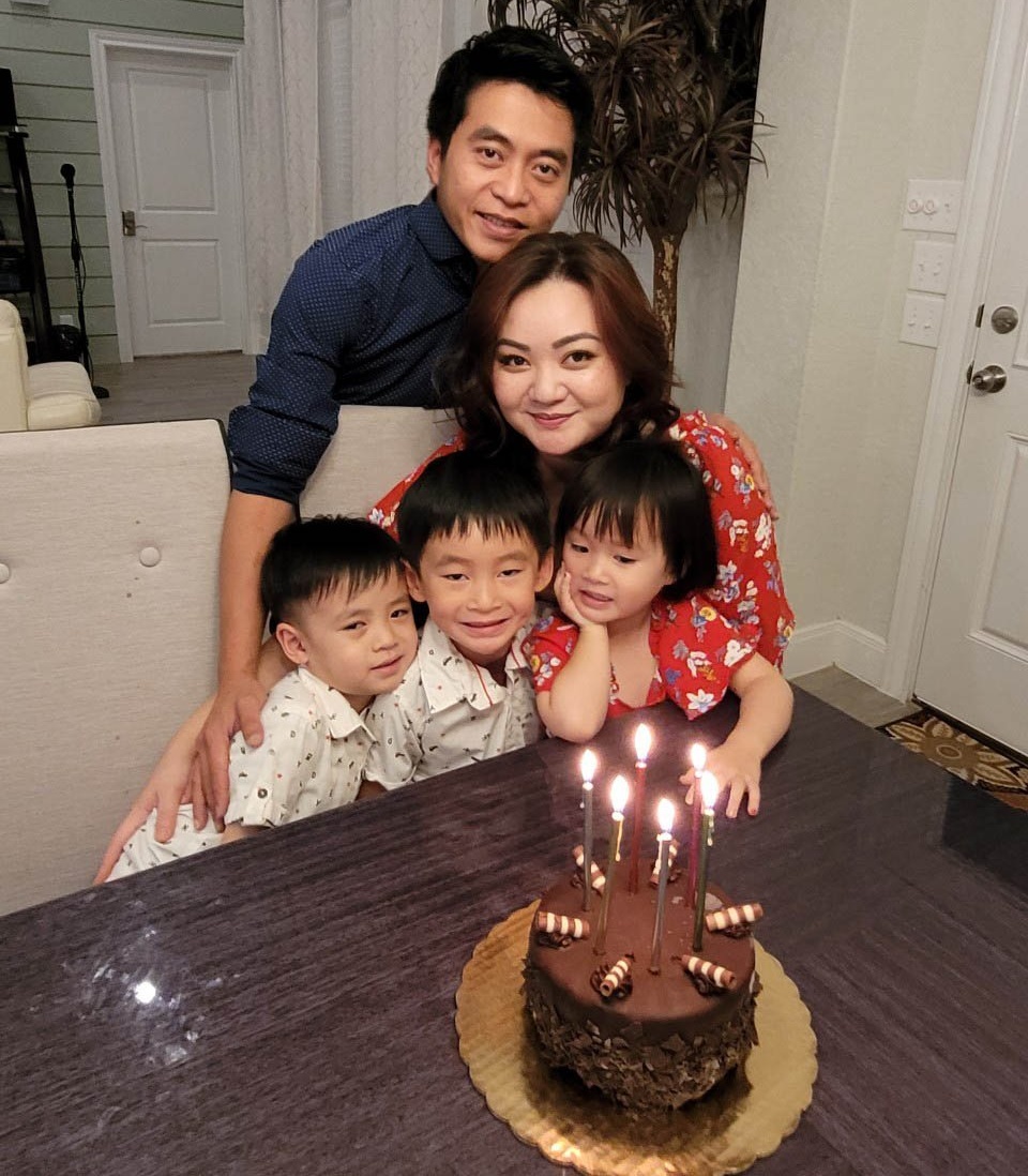 "Thần đồng âm nhạc" Xuân Mai xuất hiện sau 3 năm biến mất bí ẩn, 30 tuổi nuôi 3 con ở Mỹ, giữ kín chồng - Ảnh 3. "Thần đồng âm nhạc" Xuân Mai xuất hiện sau 3 năm biến mất bí ẩn, 30 tuổi nuôi 3 con ở Mỹ, giữ kín chồng - Ảnh 3.