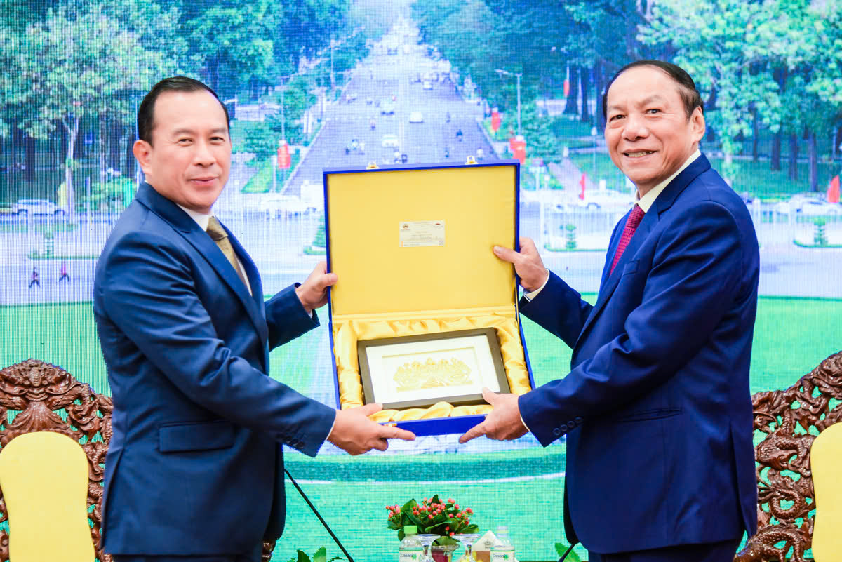 Hàng trăm nghìn lượt khách du lịch Campuchia đến Việt Nam- Ảnh 1. Hàng trăm nghìn lượt khách du lịch Campuchia đến Việt Nam- Ảnh 1.