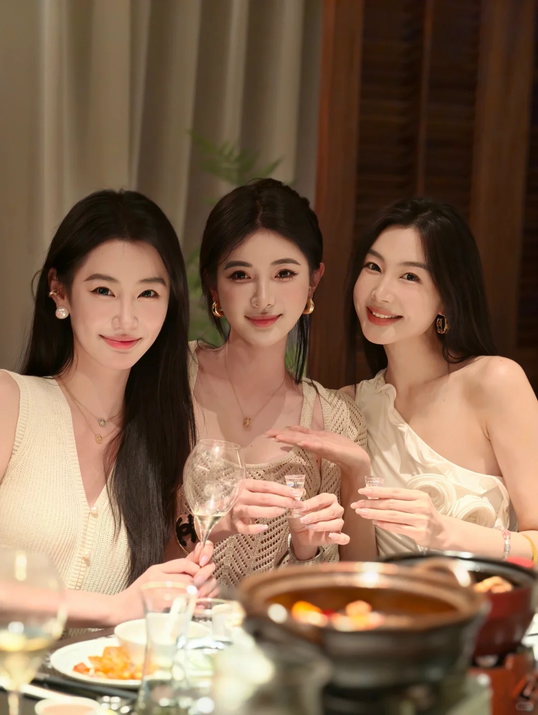 Đi họp lớp, “hoa khôi” hỏi lương: Tôi định nói 50 triệu, vợ đá một cái liền sửa thành 9 triệu, cú nhắc khéo cứu cả gia đình- Ảnh 3. Đi họp lớp, “hoa khôi” hỏi lương: Tôi định nói 50 triệu, vợ đá một cái liền sửa thành 9 triệu, cú nhắc khéo cứu cả gia đình- Ảnh 3.