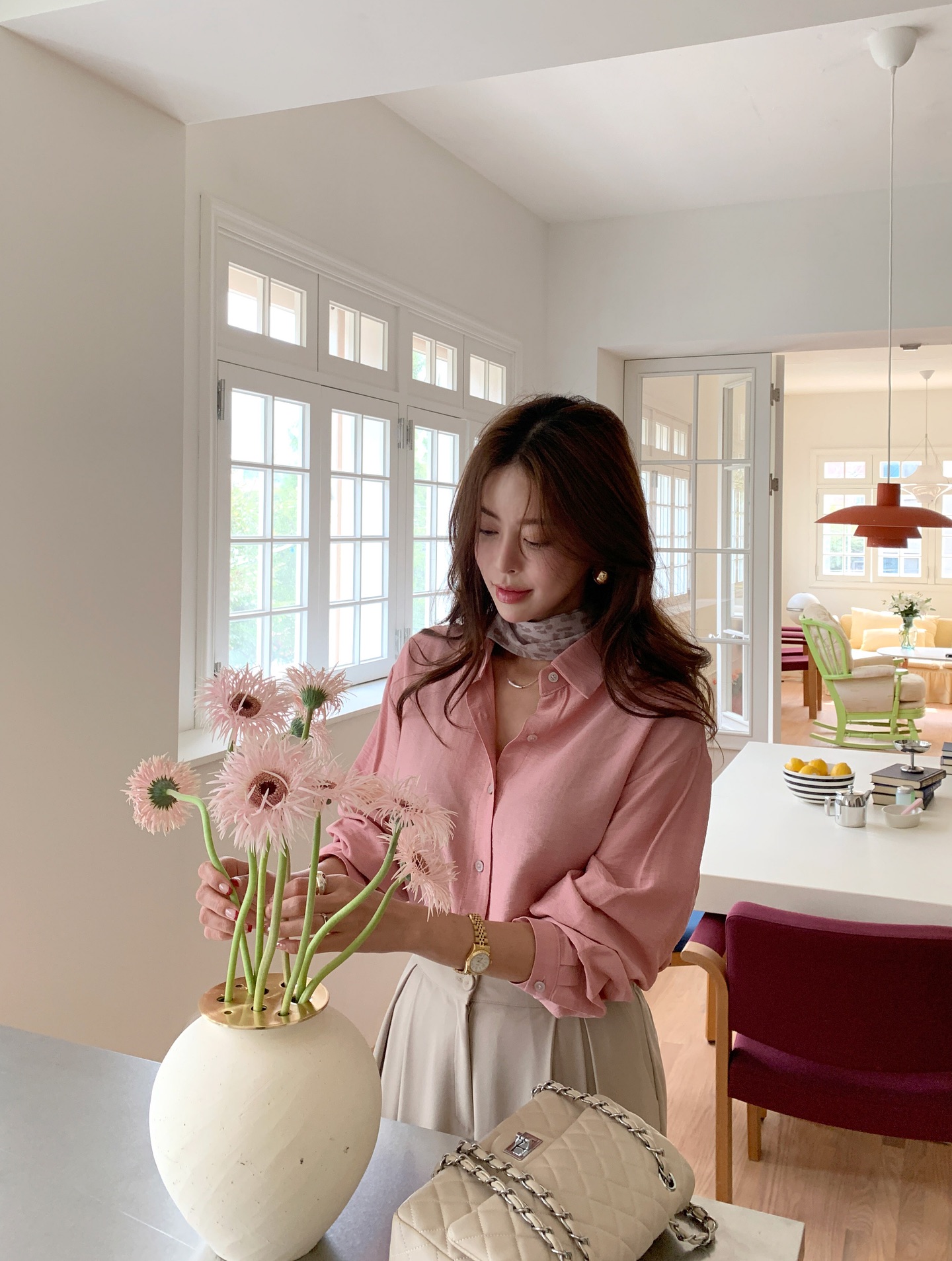 10 set áo sơ mi mùa thu giúp bạn mặc đẹp xuất sắc hơn hẳn năm ngoái - Ảnh 9. 10 set áo sơ mi mùa thu giúp bạn mặc đẹp xuất sắc hơn hẳn năm ngoái - Ảnh 9.
