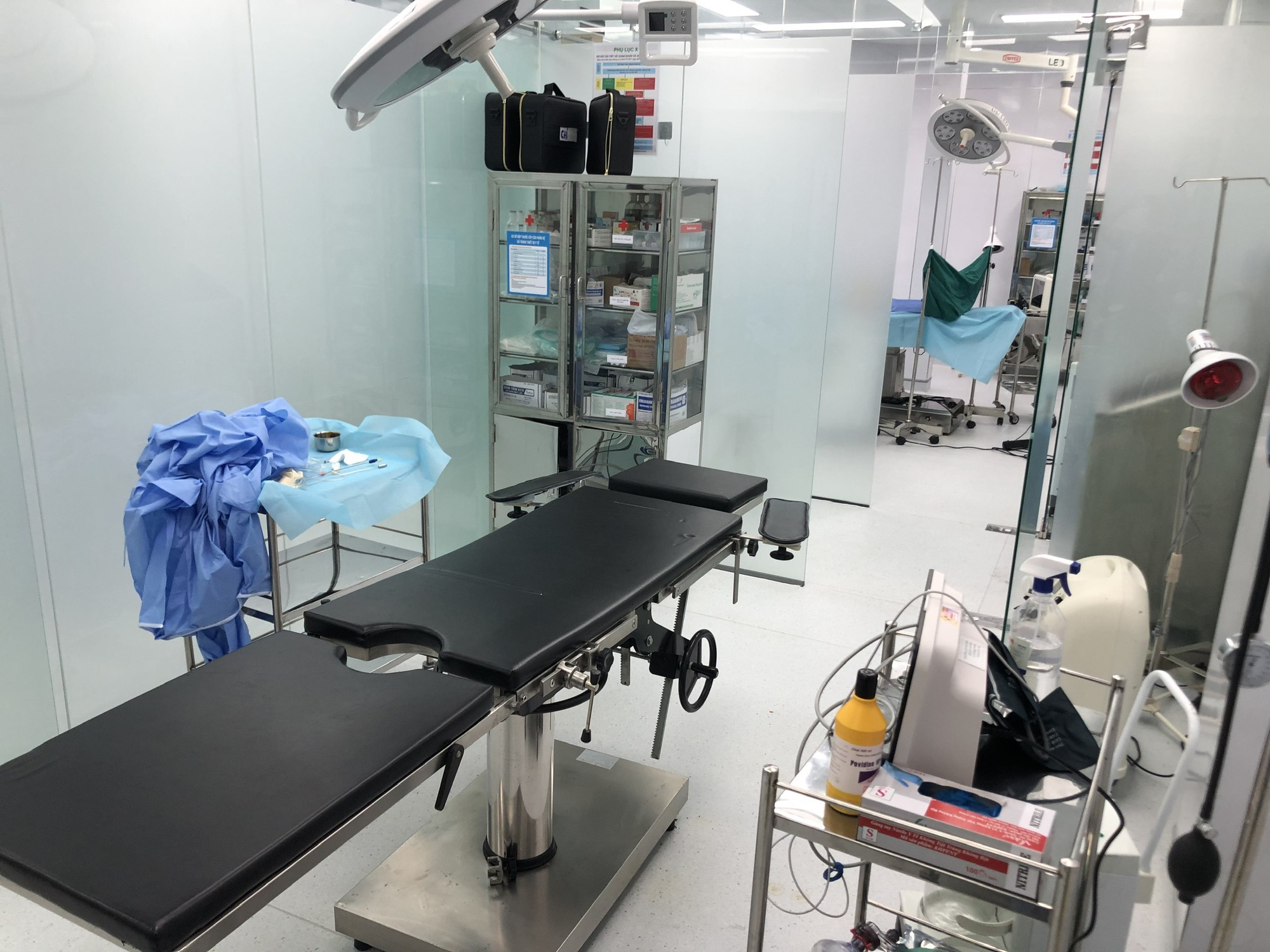 TP.HCM: Bắt Nguyễn Thị Hường hoạt động hút mỡ chui cho hơn 500 khách hàng, bỏ túi gần 10 tỷ đồng - Ảnh 3. TP.HCM: Bắt Nguyễn Thị Hường hoạt động hút mỡ chui cho hơn 500 khách hàng, bỏ túi gần 10 tỷ đồng - Ảnh 3.
