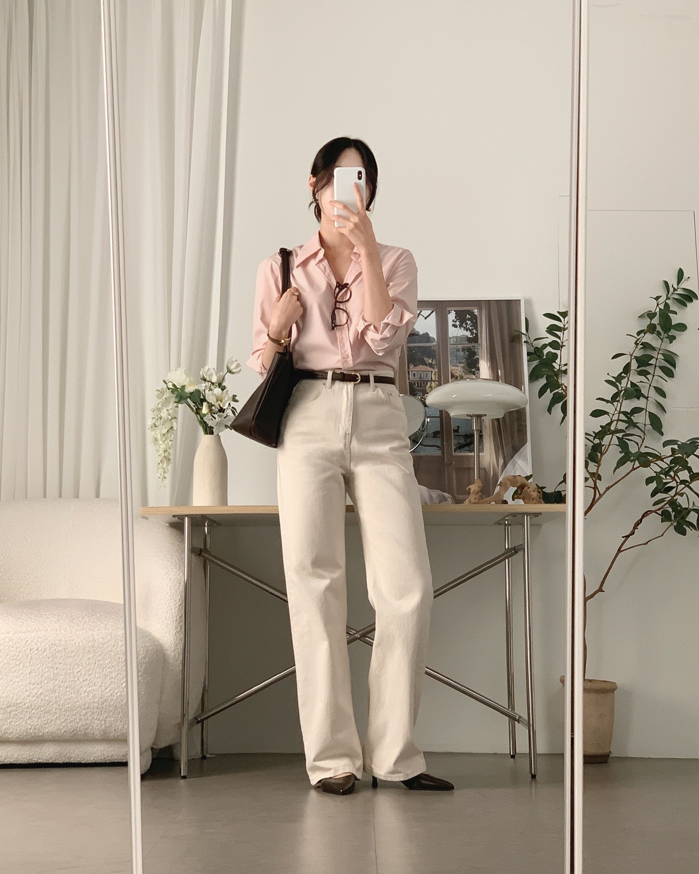 10 set áo sơ mi mùa thu giúp bạn mặc đẹp xuất sắc hơn hẳn năm ngoái - Ảnh 10. 10 set áo sơ mi mùa thu giúp bạn mặc đẹp xuất sắc hơn hẳn năm ngoái - Ảnh 10.