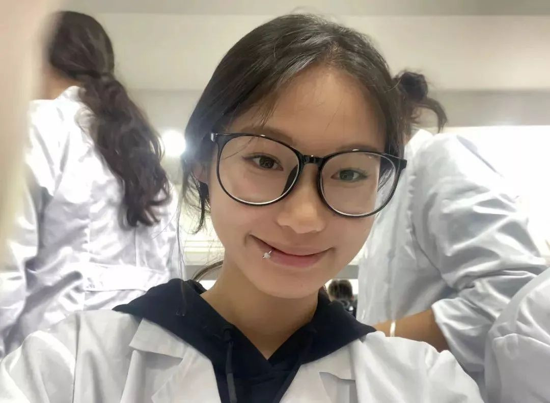 &quot;Năm 21 tuổi, tôi được chẩn đoán mắc bệnh ung thư. Tôi đã rất vui mừng!&quot; - Ảnh 3.