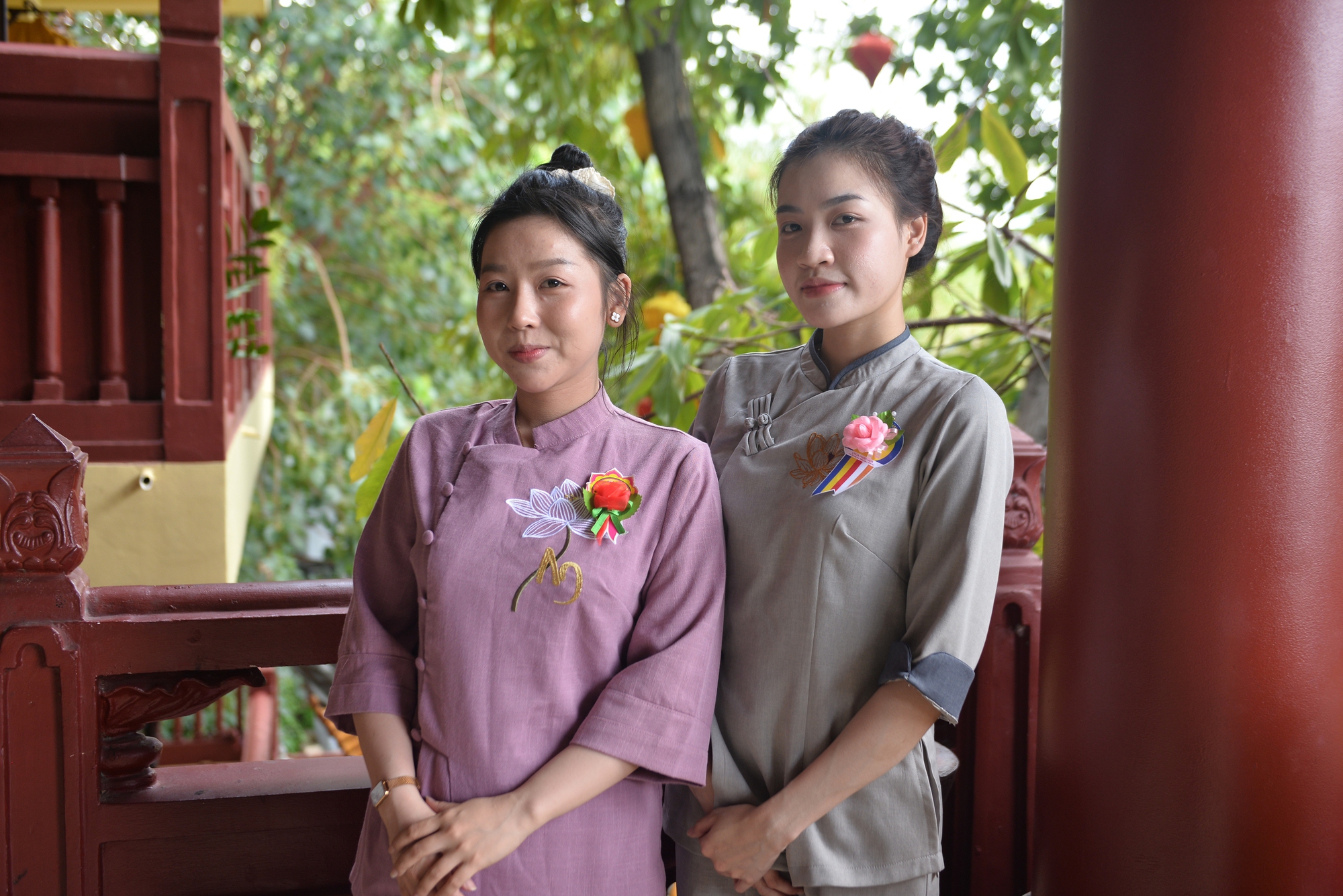Không khí Lễ Vu Lan tại TP HCM: Bông hồng tri ân nở rộ, ngàn Phật tử hướng về cha mẹ- Ảnh 9. Không khí Lễ Vu Lan tại TP HCM: Bông hồng tri ân nở rộ, ngàn Phật tử hướng về cha mẹ- Ảnh 9.