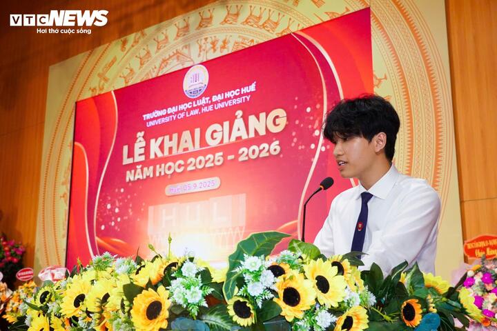 Hành động đẹp của nam thủ khoa Trường ĐH Luật - ĐH Huế - Ảnh 1. Hành động đẹp của nam thủ khoa Trường ĐH Luật - ĐH Huế - Ảnh 1.