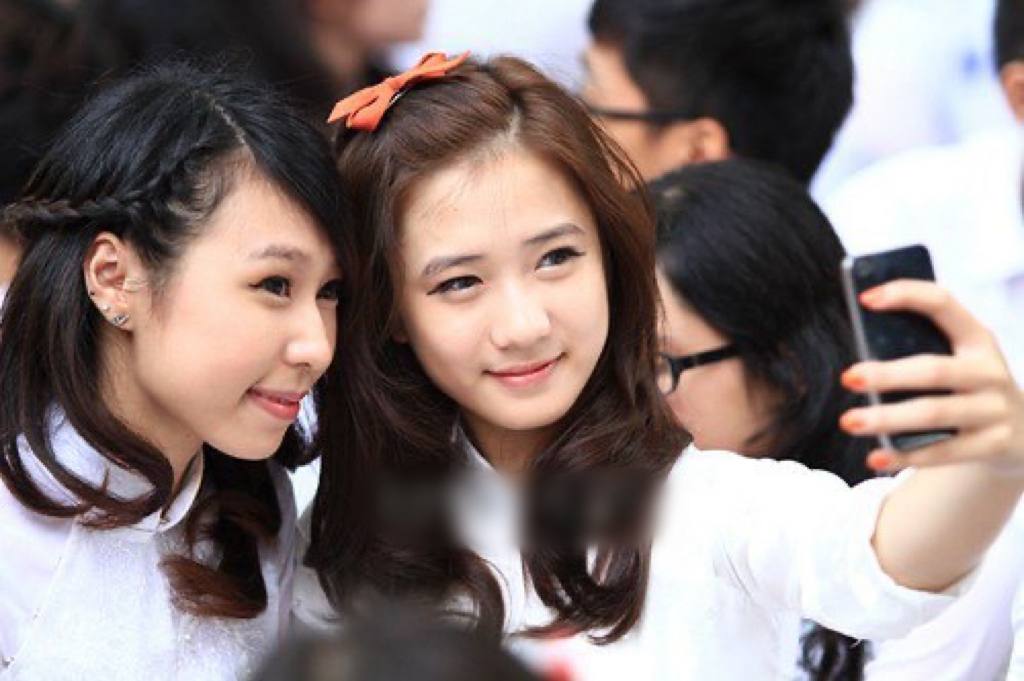 13 năm trước, nữ sinh này gây &quot;náo loạn&quot; trong lễ khai giảng vì quá xinh, giờ làm vợ một Giám đốc âm nhạc đình đám - Ảnh 2.