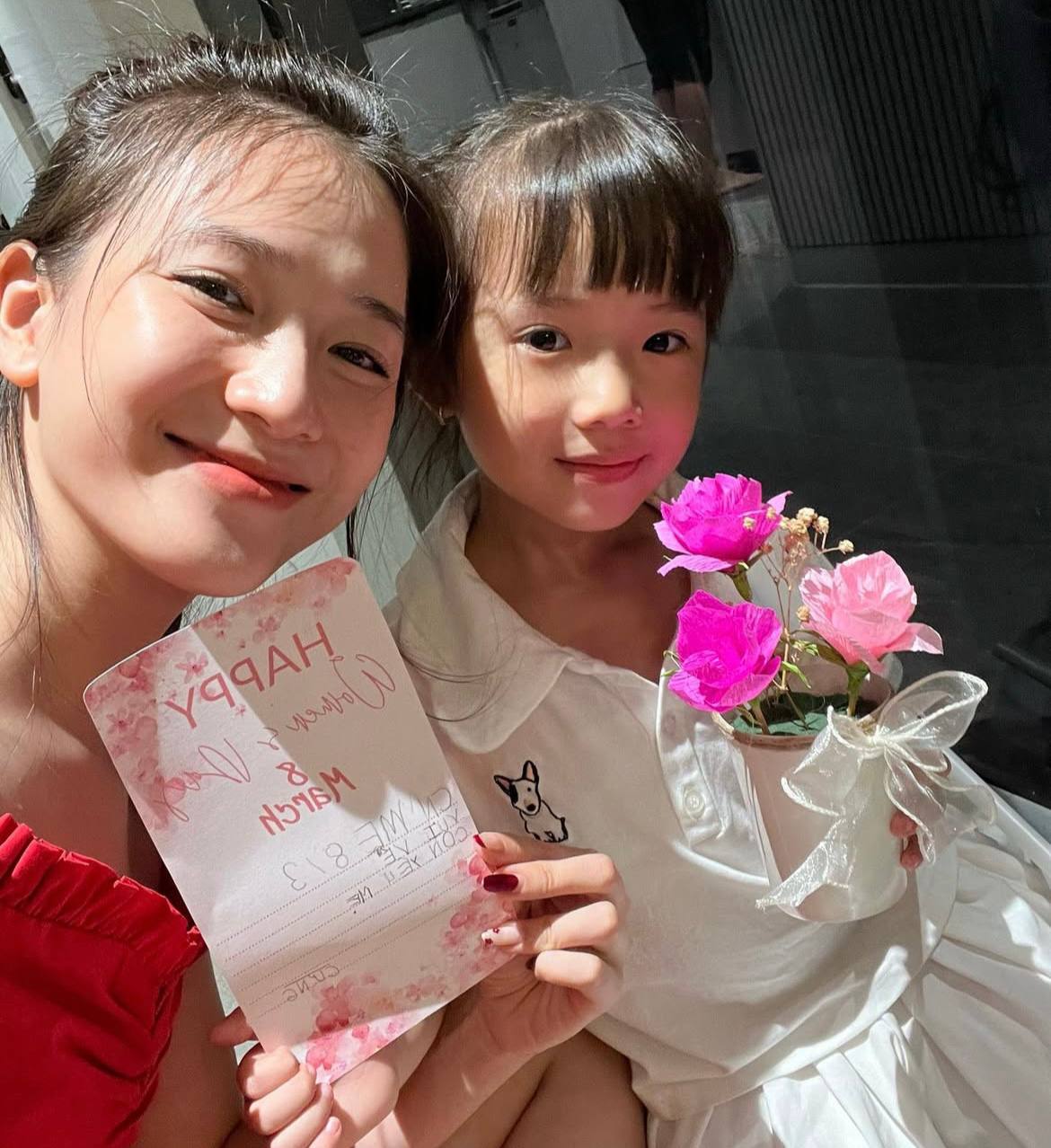 13 năm trước, nữ sinh này gây &quot;náo loạn&quot; trong lễ khai giảng vì quá xinh, giờ làm vợ một Giám đốc âm nhạc đình đám - Ảnh 6.