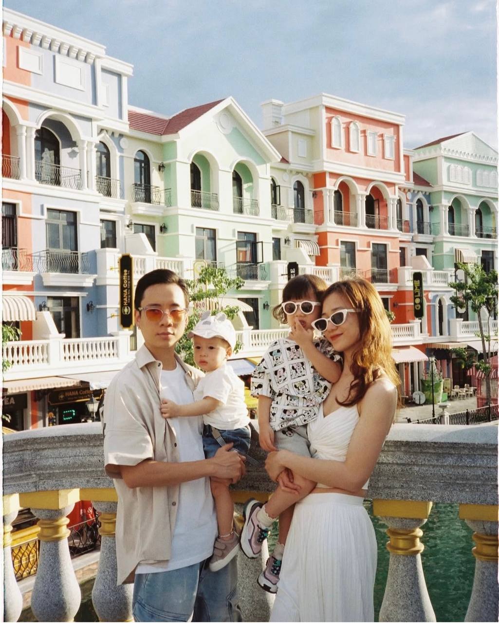 13 năm trước, nữ sinh này gây &quot;náo loạn&quot; trong lễ khai giảng vì quá xinh, giờ làm vợ một Giám đốc âm nhạc đình đám - Ảnh 8.