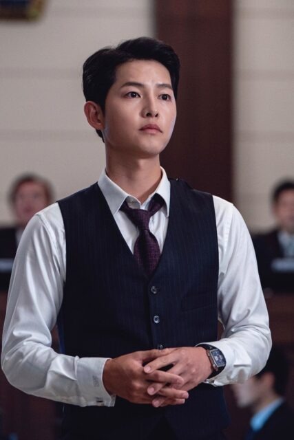 song-joong-ki-427x640-175705516717498069088-1757137447632-1757137453452453847796.jpg