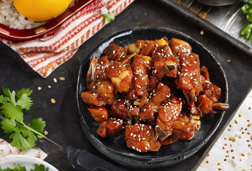 &quot;Khi nào nên cho giấm vào sườn chua ngọt?&quot;: Đầu bếp chỉ cách làm đúng để có vị chua ngọt đậm đà, ăn là mê - Ảnh 7.