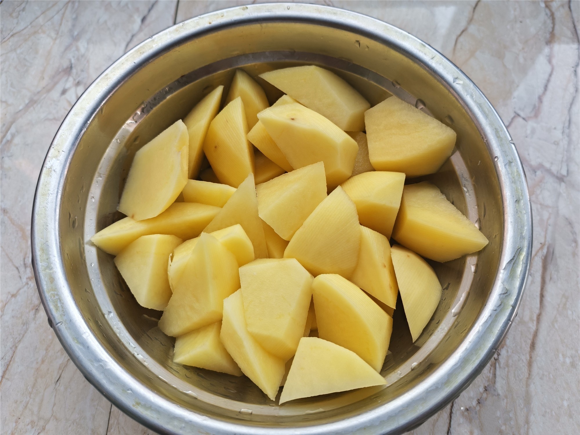 Món hầm mẹ hay nấu mỗi độ thu sang: Chỉ cần một nồi bò hầm khoai tây đã đủ sưởi ấm mâm cơm gia đình- Ảnh 4.