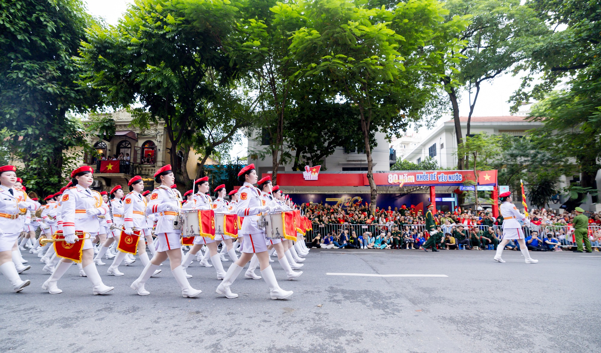 Lụy concert A80 với những hình ảnh ấm áp tại trạm khách A80: Tự hào Việt Nam - Ảnh 12. Lụy concert A80 với những hình ảnh ấm áp tại trạm khách A80: Tự hào Việt Nam - Ảnh 12.