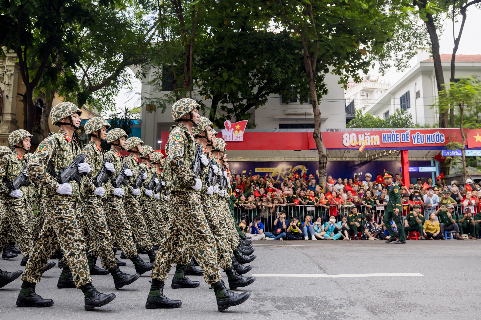 Lụy concert A80 với những hình ảnh ấm áp tại trạm khách A80: Tự hào Việt Nam - Ảnh 14. Lụy concert A80 với những hình ảnh ấm áp tại trạm khách A80: Tự hào Việt Nam - Ảnh 14.