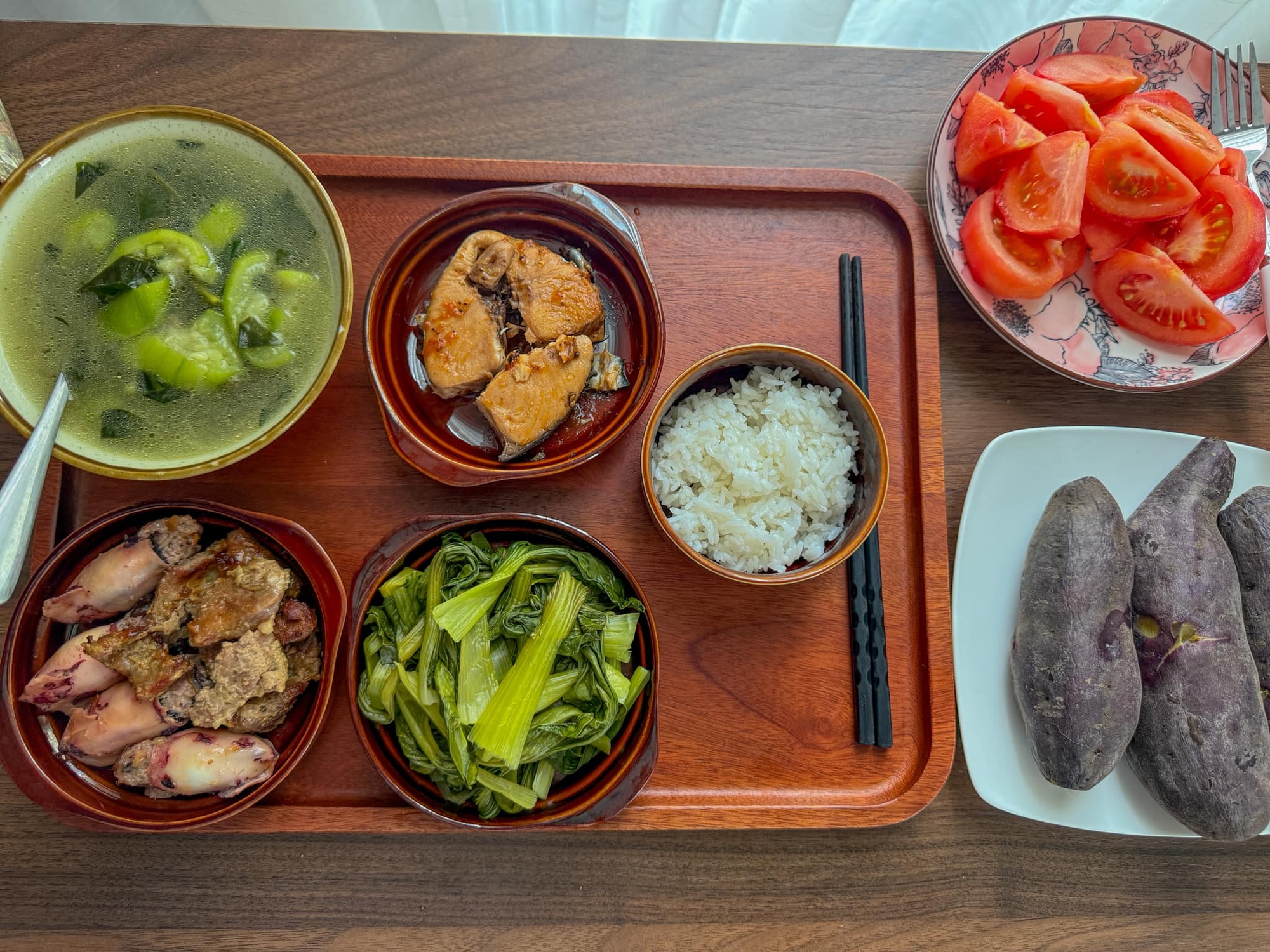 Chị gái nhà người ta: Nấu cơm cữ cho em mà tưởng đâu chị đi thi MasterChef khiên hội Chị gái nhà người ta: Nấu cơm cữ cho em mà tưởng đâu chị đi thi MasterChef khiên hội