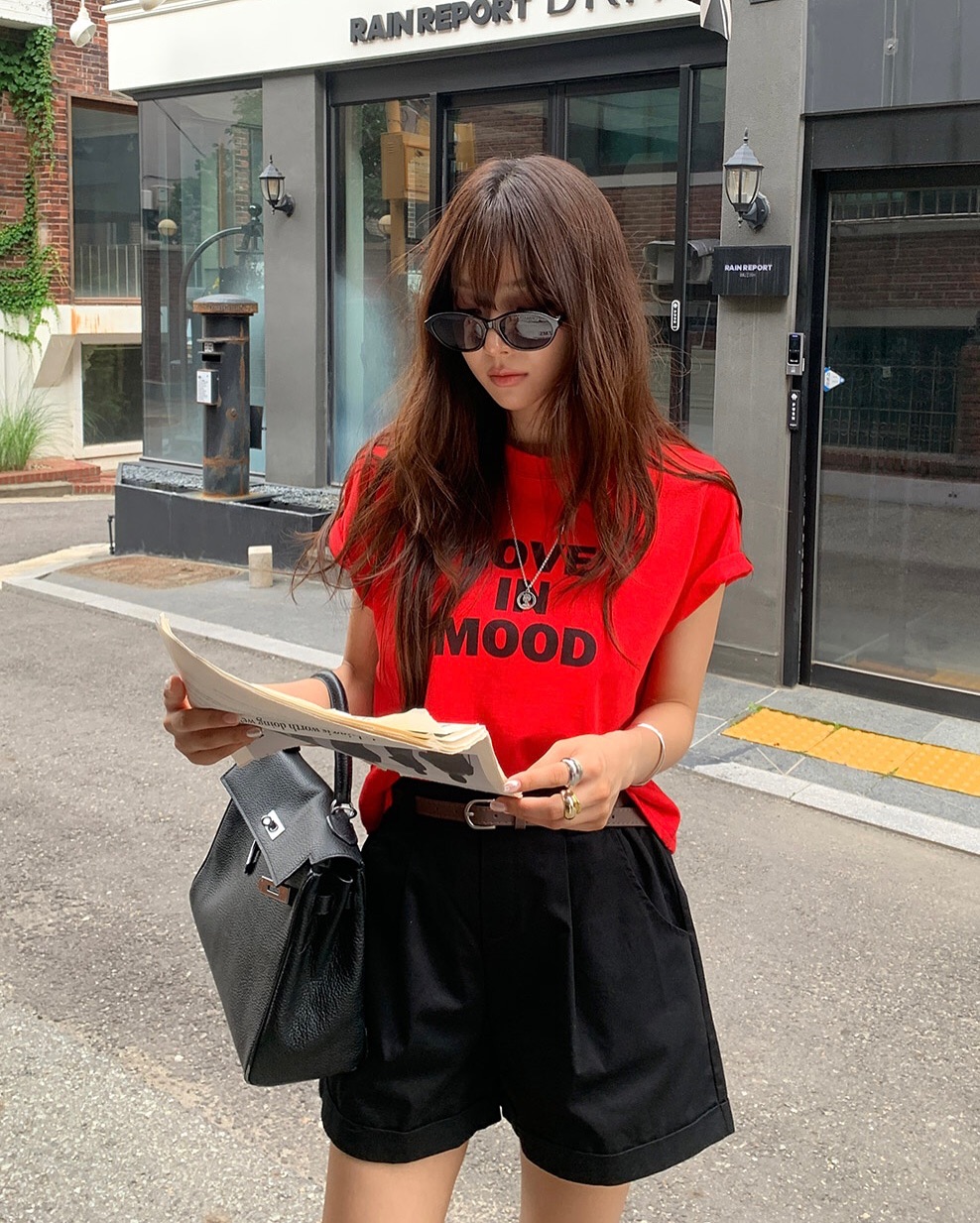 Trang phục màu đỏ chính là xu hướng hot nhất thu này: 10 cách diện giúp nàng nổi nhất khu phố, độ sang chảnh miễn bàn - Ảnh 5. Trang phục màu đỏ chính là xu hướng hot nhất thu này: 10 cách diện giúp nàng nổi nhất khu phố, độ sang chảnh miễn bàn - Ảnh 5.