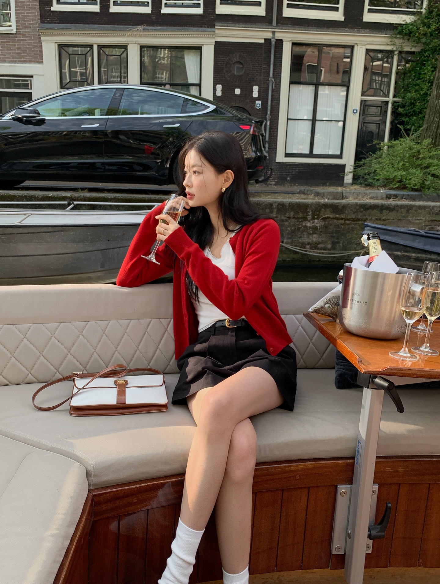 Trang phục màu đỏ chính là xu hướng hot nhất thu này: 10 cách diện giúp nàng nổi nhất khu phố, độ sang chảnh miễn bàn - Ảnh 8. Trang phục màu đỏ chính là xu hướng hot nhất thu này: 10 cách diện giúp nàng nổi nhất khu phố, độ sang chảnh miễn bàn - Ảnh 8.