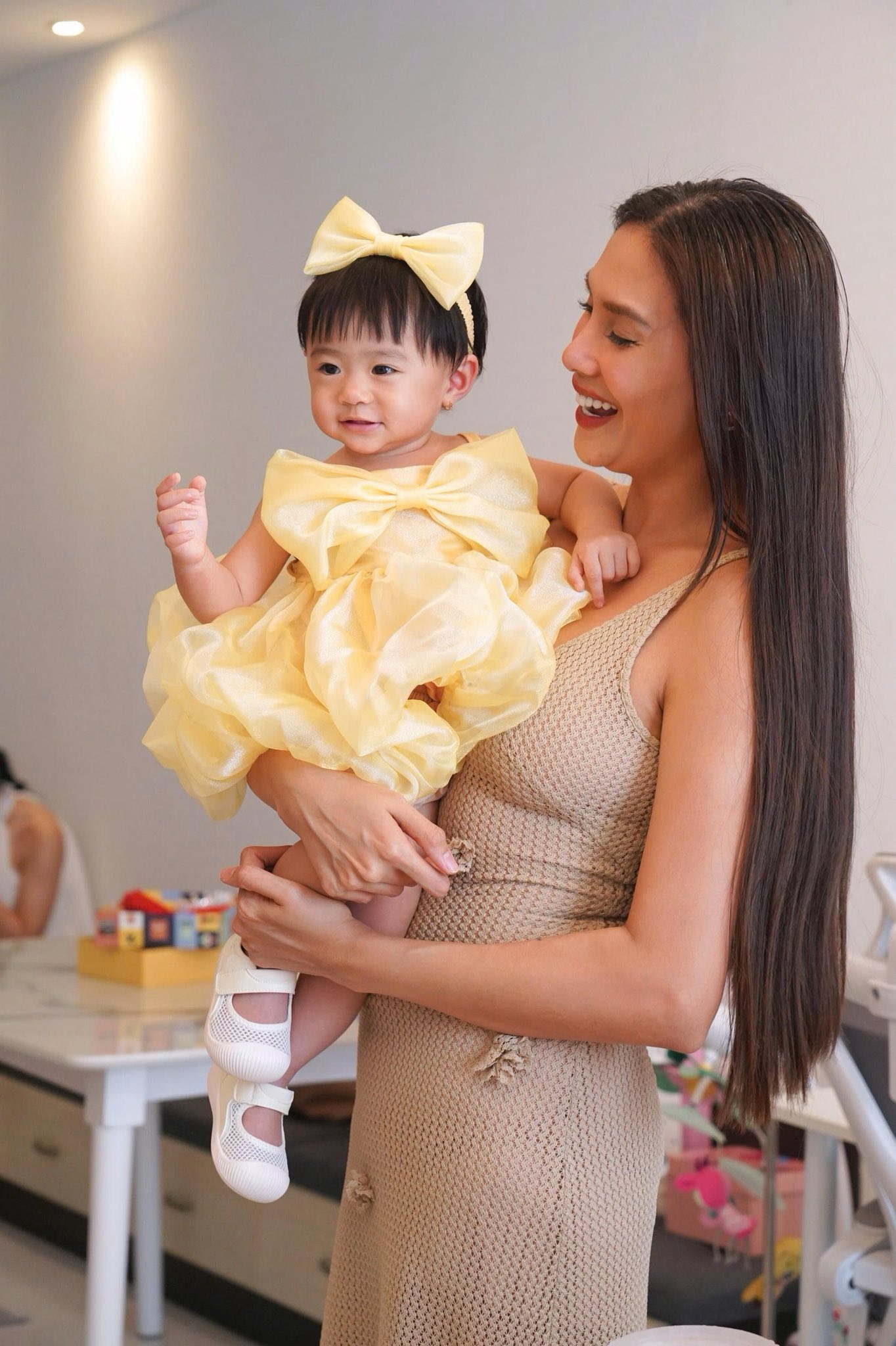 Tiệc thôi nôi cực xinh xẻo và ấm cúng nhưng không kém phần sang chảnh của em bé Nubi nhà siêu mẫu Võ Hoàng Yến- Ảnh 2. Tiệc thôi nôi cực xinh xẻo và ấm cúng nhưng không kém phần sang chảnh của em bé Nubi nhà siêu mẫu Võ Hoàng Yến- Ảnh 2.