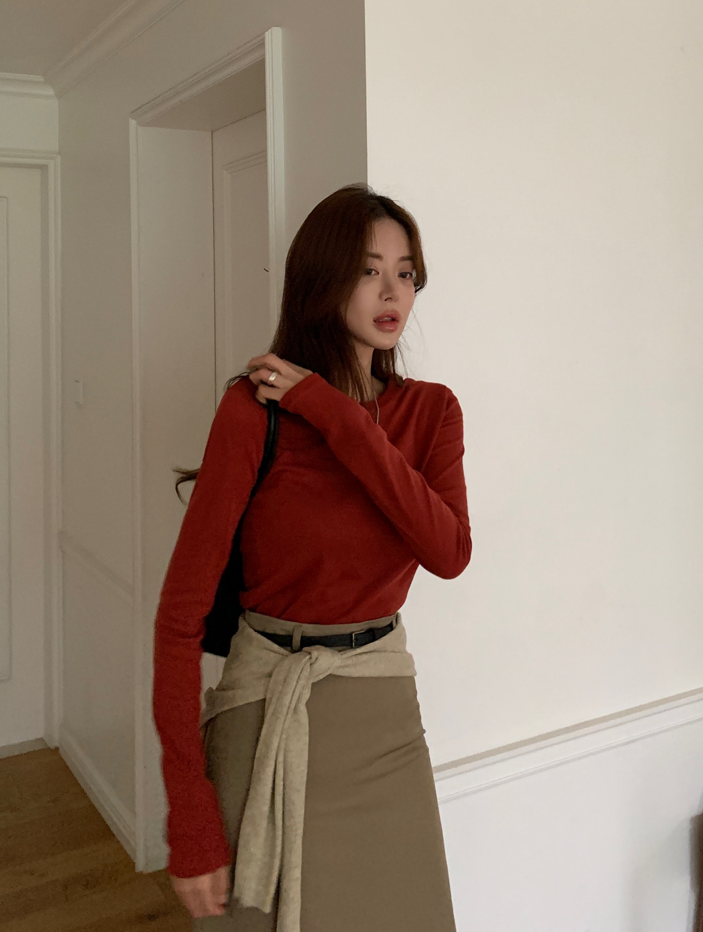 Trang phục màu đỏ chính là xu hướng hot nhất thu này: 10 cách diện giúp nàng nổi nhất khu phố, độ sang chảnh miễn bàn - Ảnh 10. Trang phục màu đỏ chính là xu hướng hot nhất thu này: 10 cách diện giúp nàng nổi nhất khu phố, độ sang chảnh miễn bàn - Ảnh 10.