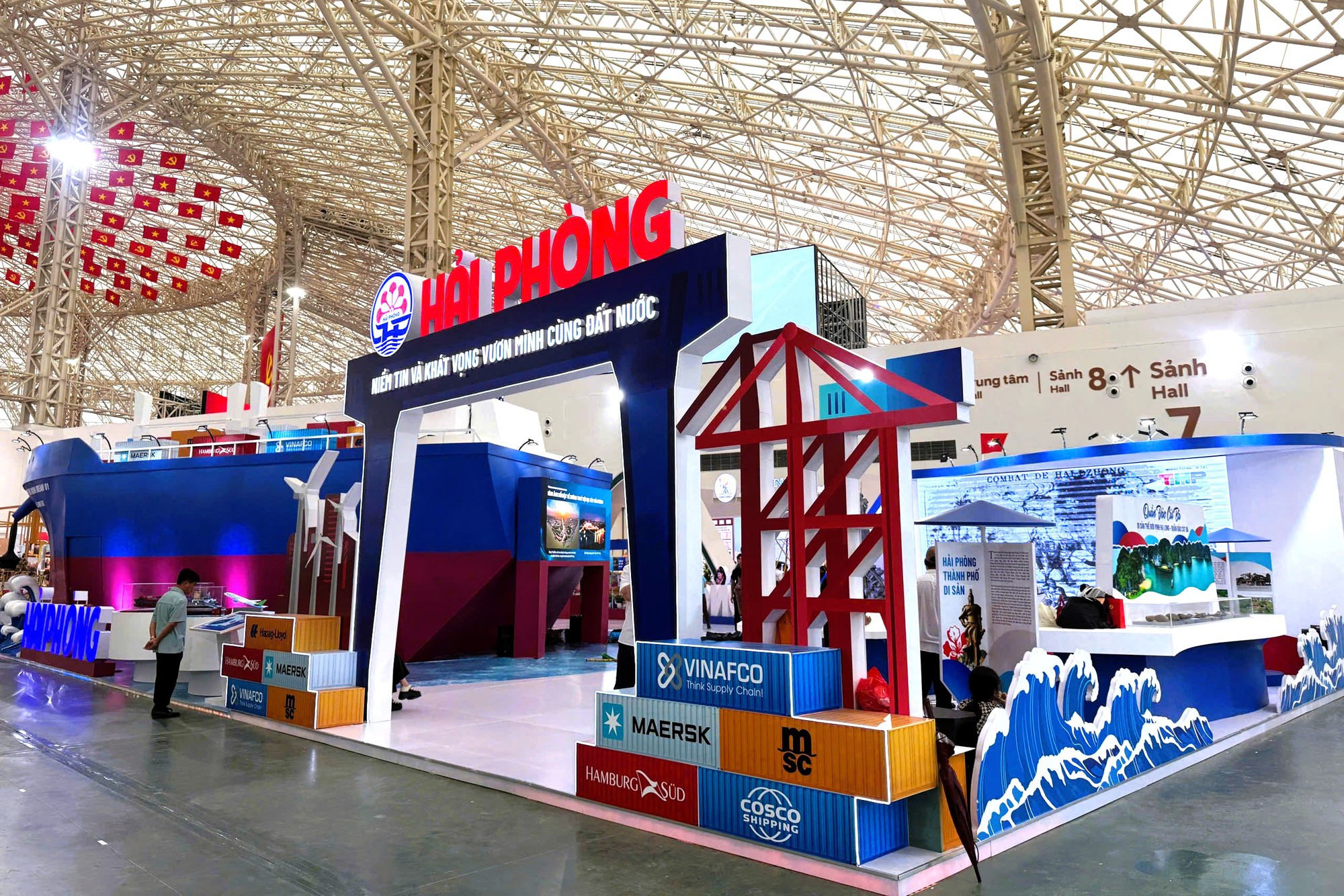 Hải Phòng có xe miễn phí đưa người dân đi xem Triển lãm 80 năm thành tựu đất nước - Ảnh 1. Hải Phòng có xe miễn phí đưa người dân đi xem Triển lãm 80 năm thành tựu đất nước - Ảnh 1.