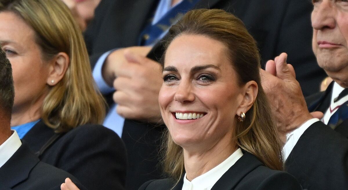 Vương phi Kate bất ngờ xuất hiện cùng Thân vương William tưởng niệm 3 năm ngày mất Nữ hoàng Elizabeth II- Ảnh 1. Vương phi Kate bất ngờ xuất hiện cùng Thân vương William tưởng niệm 3 năm ngày mất Nữ hoàng Elizabeth II- Ảnh 1.