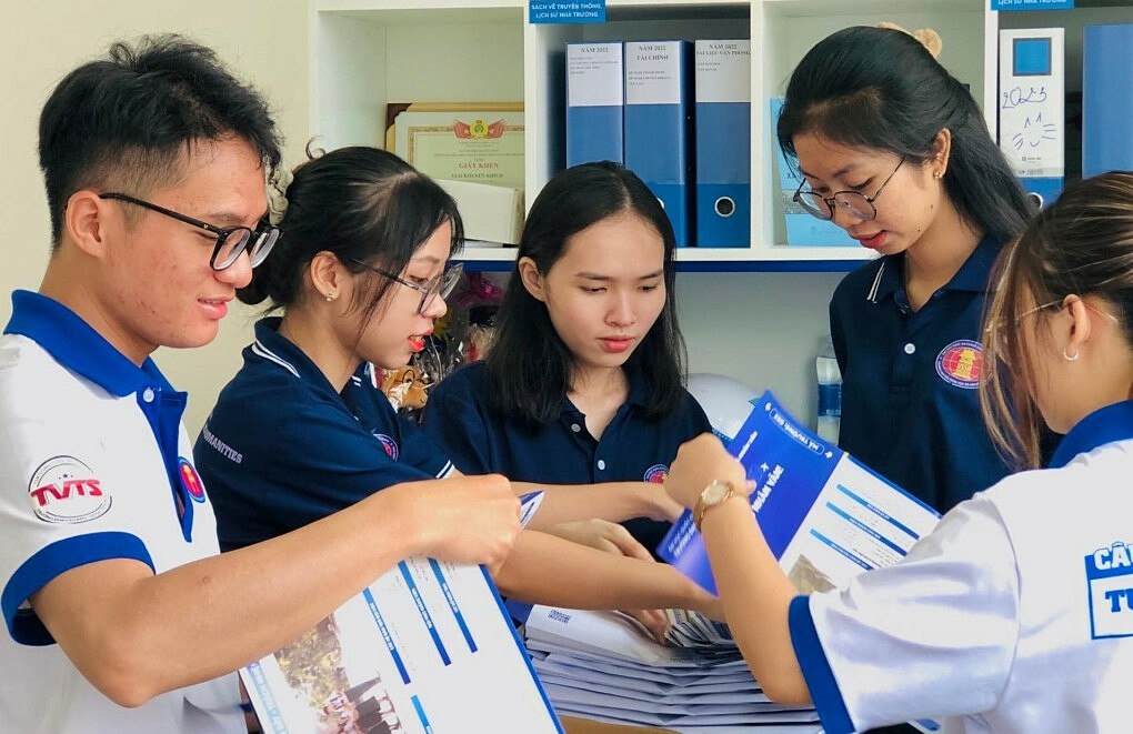 TP. HCM: Loạt trường đại học cần tuyển hàng trăm tiến sĩ, trả lương từ chục triệu - trăm triệu/tháng - Ảnh 1. TP. HCM: Loạt trường đại học cần tuyển hàng trăm tiến sĩ, trả lương từ chục triệu - trăm triệu/tháng - Ảnh 1.