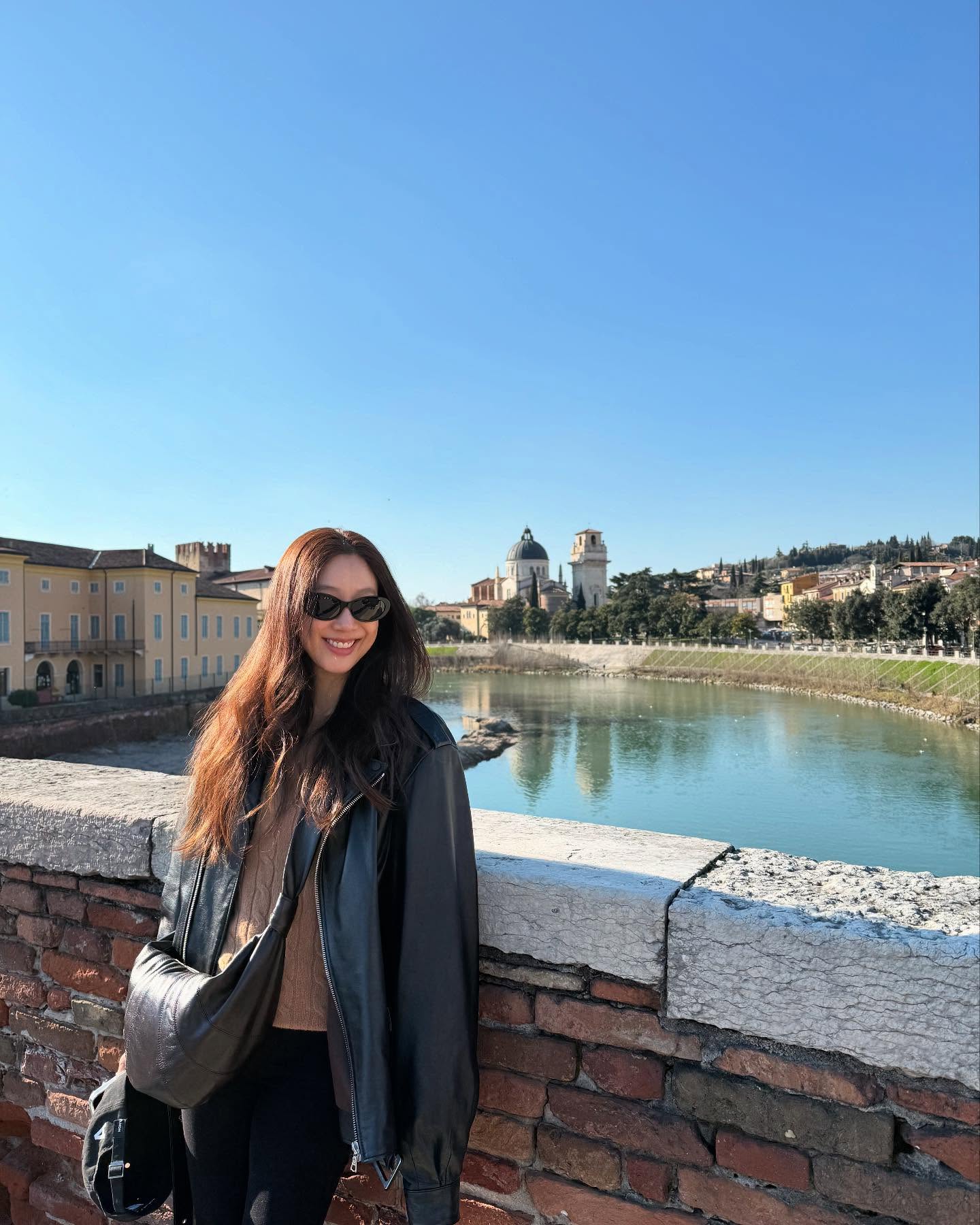 Sao Hàn ngòai 40 hack tuổi với 5 món thời trang trẻ trung và sang trọng - Ảnh 2. Sao Hàn ngòai 40 hack tuổi với 5 món thời trang trẻ trung và sang trọng - Ảnh 2.