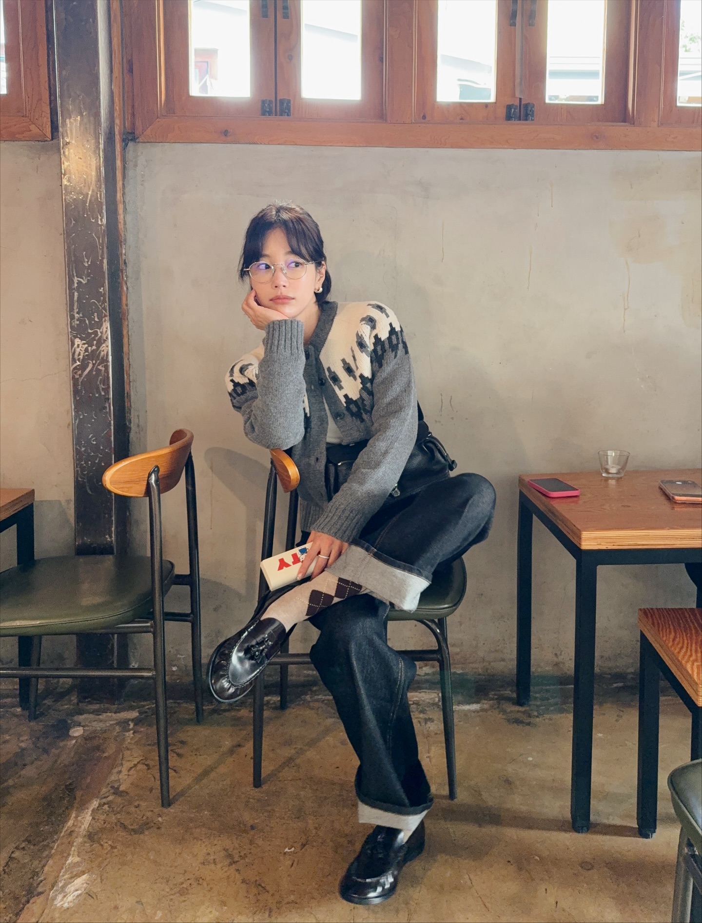 Sao Hàn ngòai 40 hack tuổi với 5 món thời trang trẻ trung và sang trọng - Ảnh 6. Sao Hàn ngòai 40 hack tuổi với 5 món thời trang trẻ trung và sang trọng - Ảnh 6.