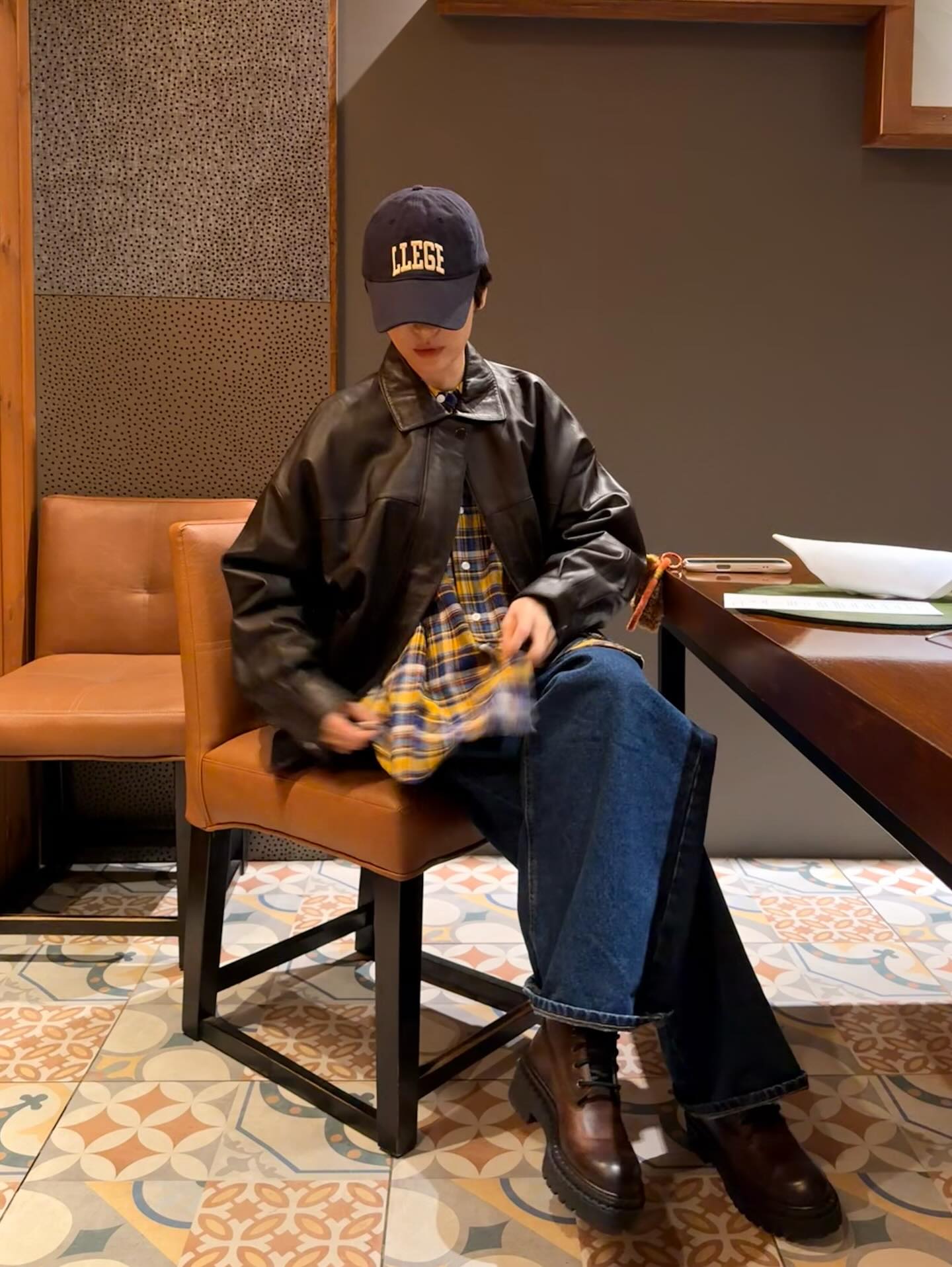 Sao Hàn ngòai 40 hack tuổi với 5 món thời trang trẻ trung và sang trọng - Ảnh 3. Sao Hàn ngòai 40 hack tuổi với 5 món thời trang trẻ trung và sang trọng - Ảnh 3.