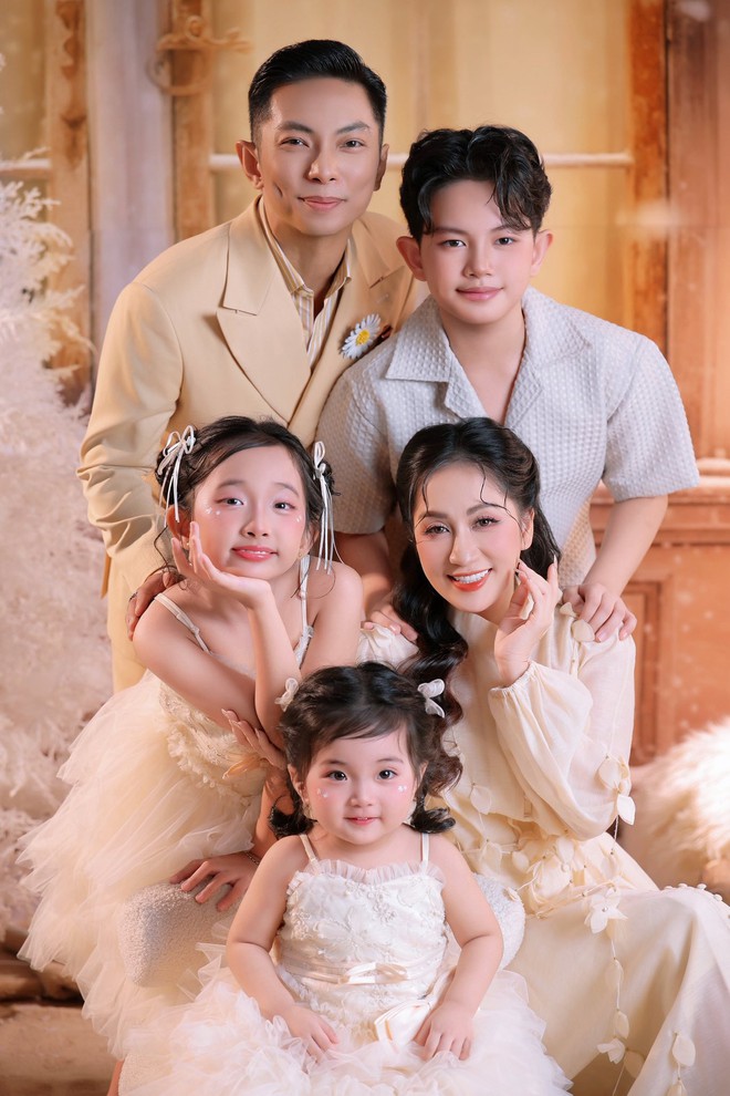 Nh&agrave; Kh&aacute;nh Thi - Phan Hiển to&agrave;n cực phẩm: Bộ ảnh đầu năm xịn x&ograve;, visual 3 