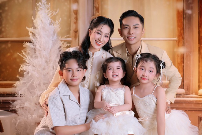 Nh&agrave; Kh&aacute;nh Thi - Phan Hiển to&agrave;n cực phẩm: Bộ ảnh đầu năm xịn x&ograve;, visual 3 