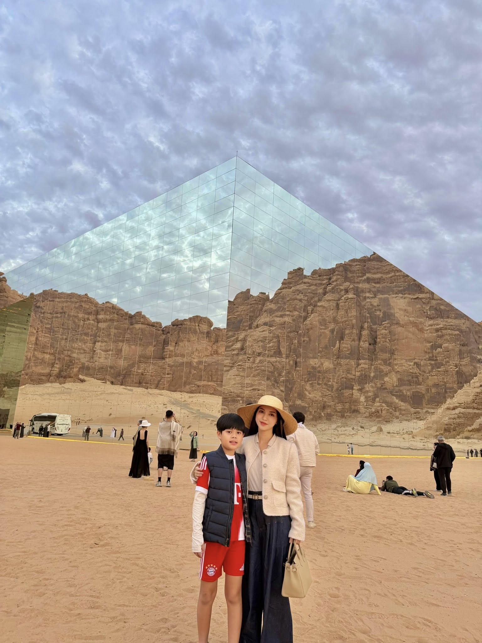 Đ&oacute;n năm mới kiểu ph&uacute; b&agrave; triệu đ&ocirc;: Đi Maldives tận hưởng b&igrave;nh y&ecirc;n b&ecirc;n gia đ&igrave;nh v&igrave; sợ nhất 1 điều ở con trai- Ảnh 8.