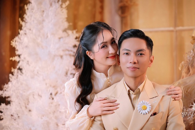 Nh&agrave; Kh&aacute;nh Thi - Phan Hiển to&agrave;n cực phẩm: Bộ ảnh đầu năm xịn x&ograve;, visual 3 